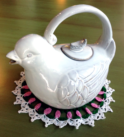 I'll be serving Mother's Day tea up in this pretty tea pot...