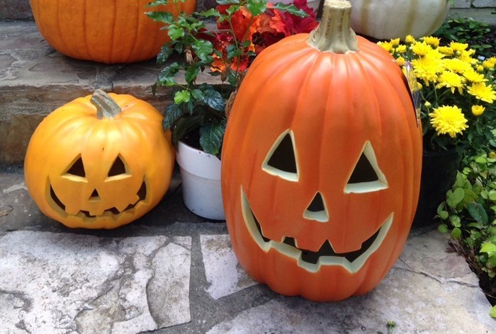 hosting a pumpkin carving party