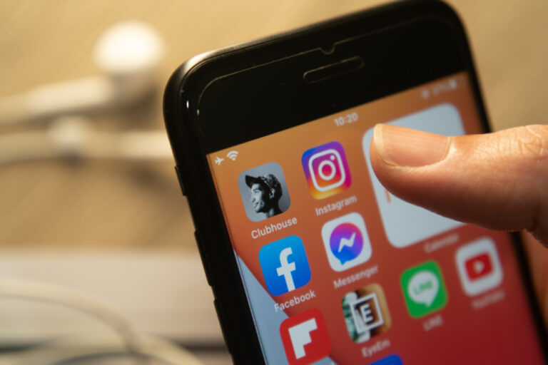 oversharing on social media