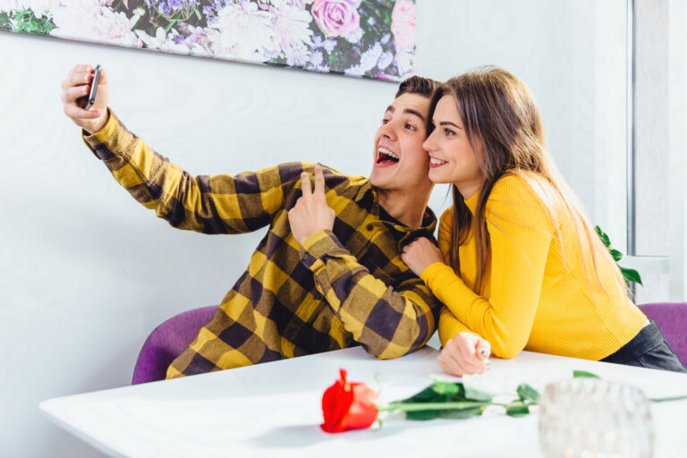 social media dating etiquette | couple taking selfie