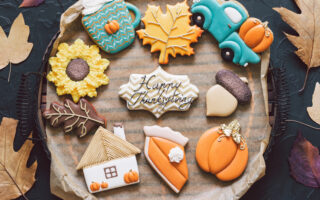 Thanksgiving Etiquette Q&A | tray of Thanksgiving sugar cookies, frosted in different fall colors