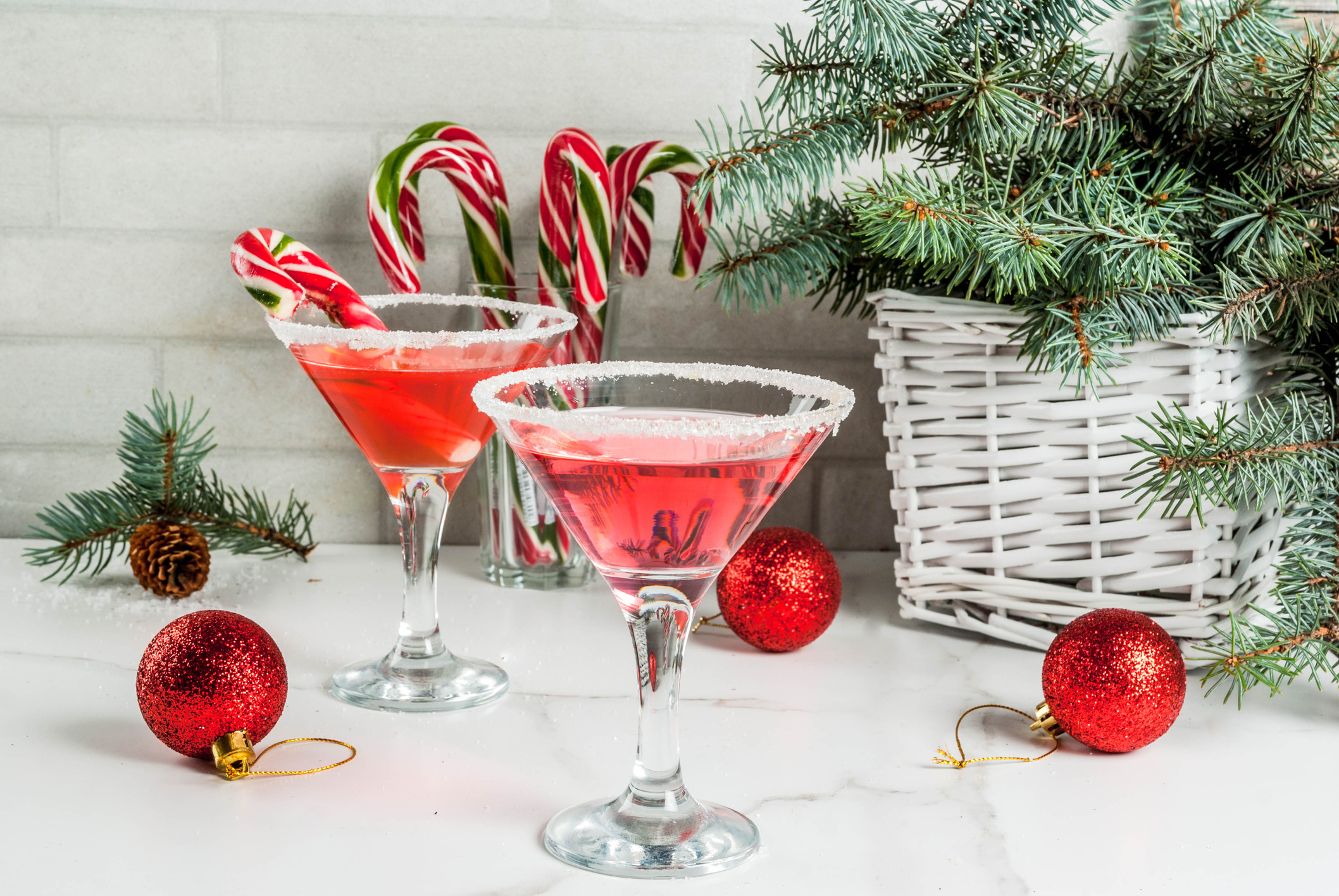 Tips for Throwing a Last-Minute Holiday Party | Christmas pink peppermint martini