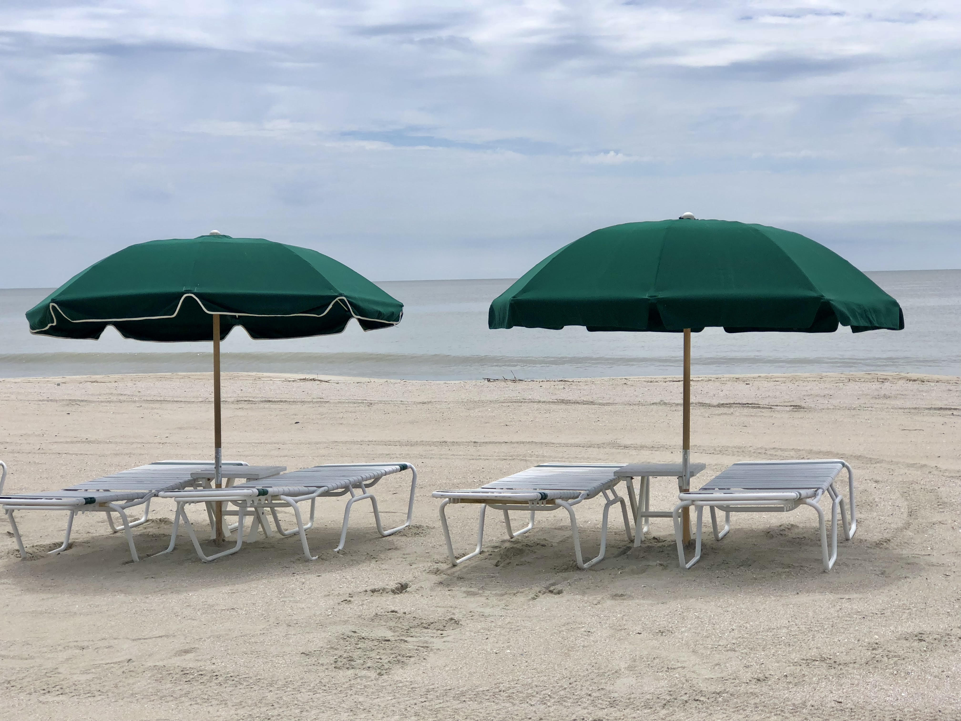 travel etiquette tips | umbrellas at beach