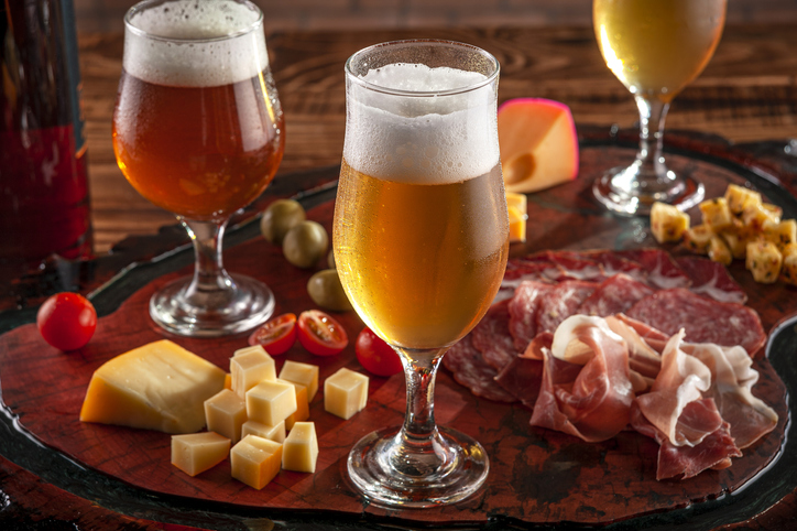 Happy Hour Etiquette Tips | Cold platter with draft beer on a wooden cutting board
