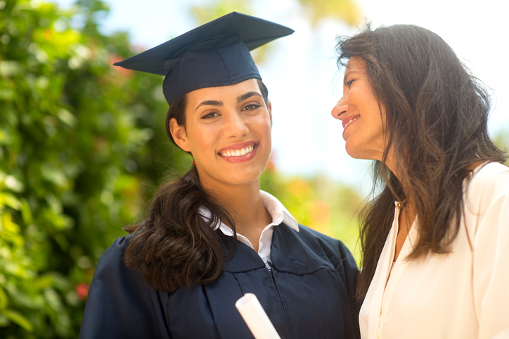 Gift Ideas for December Graduates | Proud mother hugging her daughter at her graduation