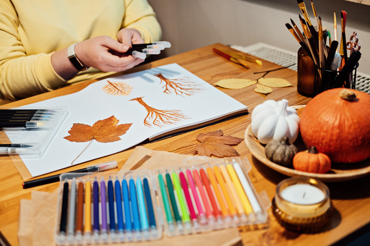 Art therapy for mental health recovery, Making Art Helps Improve Mental Health. Creativity and Recovery. Faceless portrait of woman drawing autumn trees with markers.