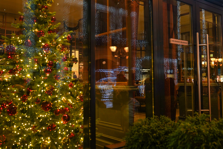 hotel etiquette holiday travel 2023 | Christmas tree in modern hotel during Christmas Day.