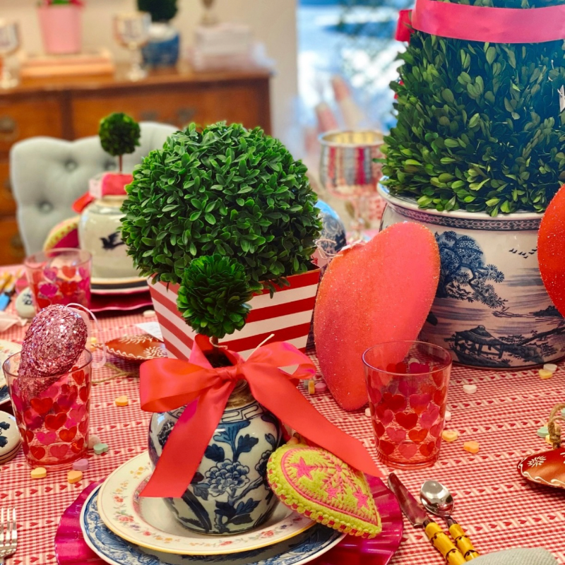 Valentine’s Day table Decorations with topiary and hearts, blue and white